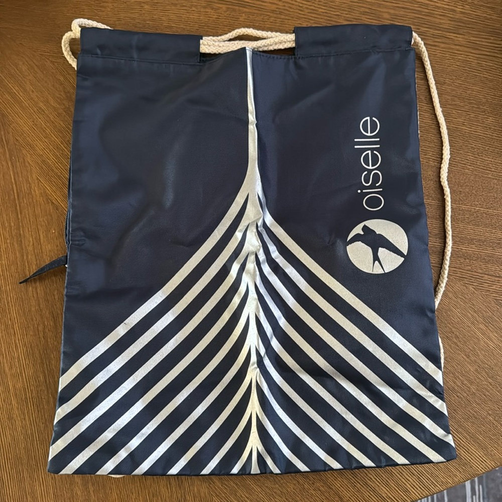 Oiselle drawstring nylon bag